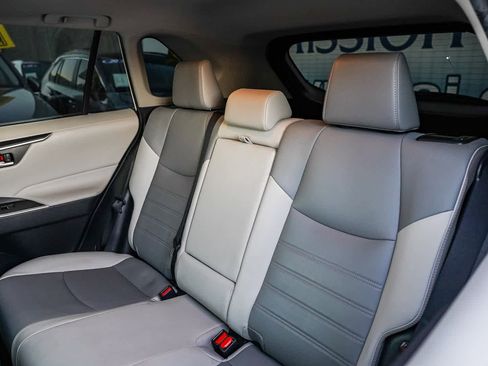 Used 2020 Toyota RAV4 XLE Premium image 18