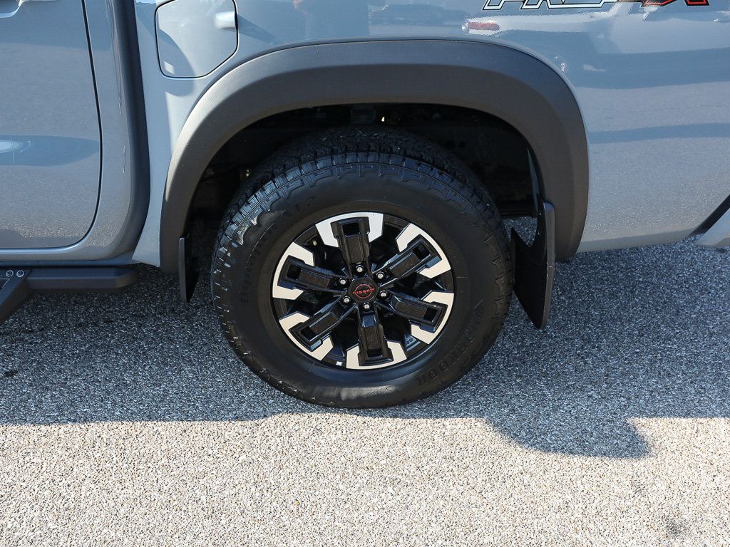 Used 2023 Nissan Frontier PRO-4X w/ Technology Package AWD/4WD image 4