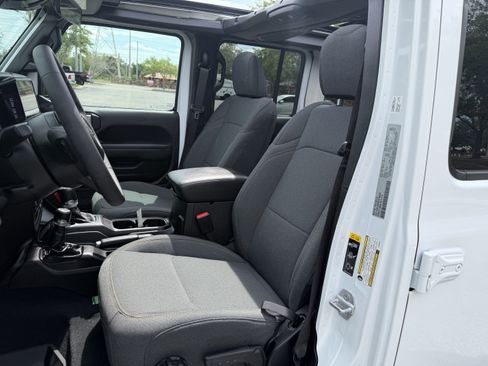 Used 2026 Jeep Wrangler Unlimited Sport AWD/4WD image 16