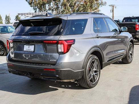Used 2025 Ford Explorer ST-Line w/ ST-Line Street Pack AWD/4WD image 9