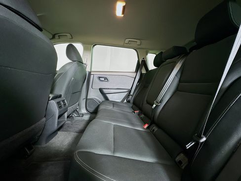 Used 2023 Nissan Rogue S image 27