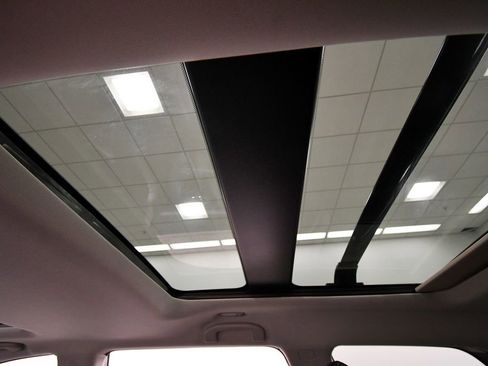 Used 2020 Nissan Pathfinder SL image 16