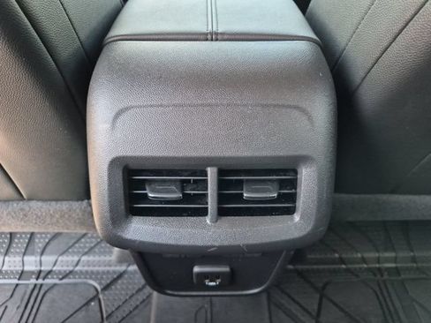 Used 2024 Chevrolet Equinox Premier AWD/4WD image 24