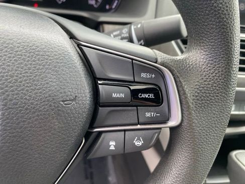 Used 2018 Honda Accord EX image 19