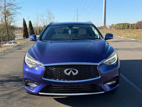 Used 2017 INFINITI QX30 Premium w/ Navigation Package image 2