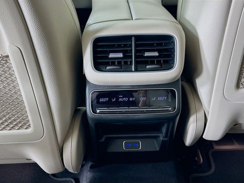 Used 2026 Mercedes-Benz GLS 450 GLS 450 image 33