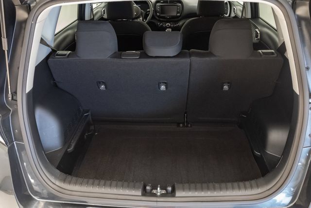 Used 2025 Kia Soul LX w/ LX Technology Package FWD image 32