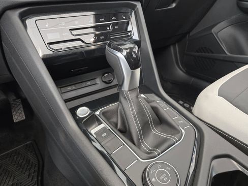 New 2026 Volkswagen Taos SE image 21