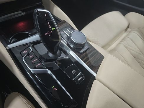 Certified 2023 BMW 530i w/ Premium Package RWD image 17