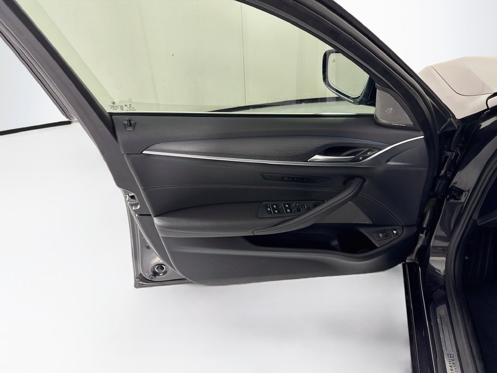 Used 2022 BMW 530e RWD image 25