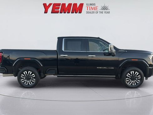 Used 2024 GMC Sierra 2500 Denali Ultimate image 9