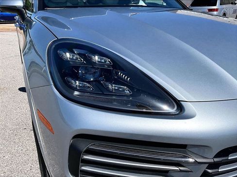 Certified 2021 Porsche Cayenne AWD/4WD image 12