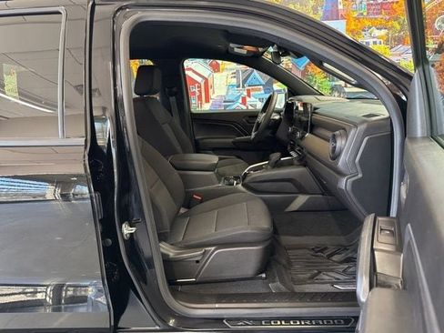 Used 2024 Chevrolet Colorado Trail Boss w/ Technology Package image 48