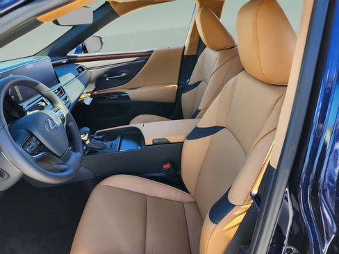 New 2025 Lexus ES 350 w/ Premium Package image 10