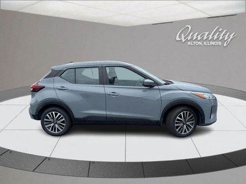 Used 2022 Nissan Kicks SV FWD image 3