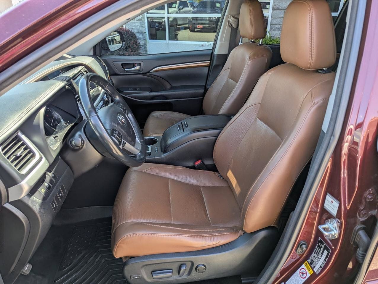 Used 2017 Toyota Highlander Limited AWD/4WD image 12