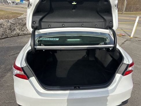 Used 2020 Toyota Camry LE image 8