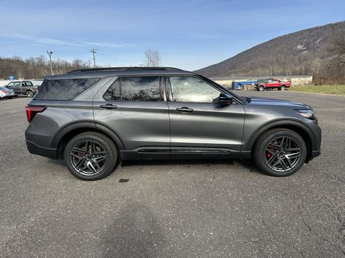 New 2026 Ford Explorer ST-Line w/ ST-Line Street Pack image 8