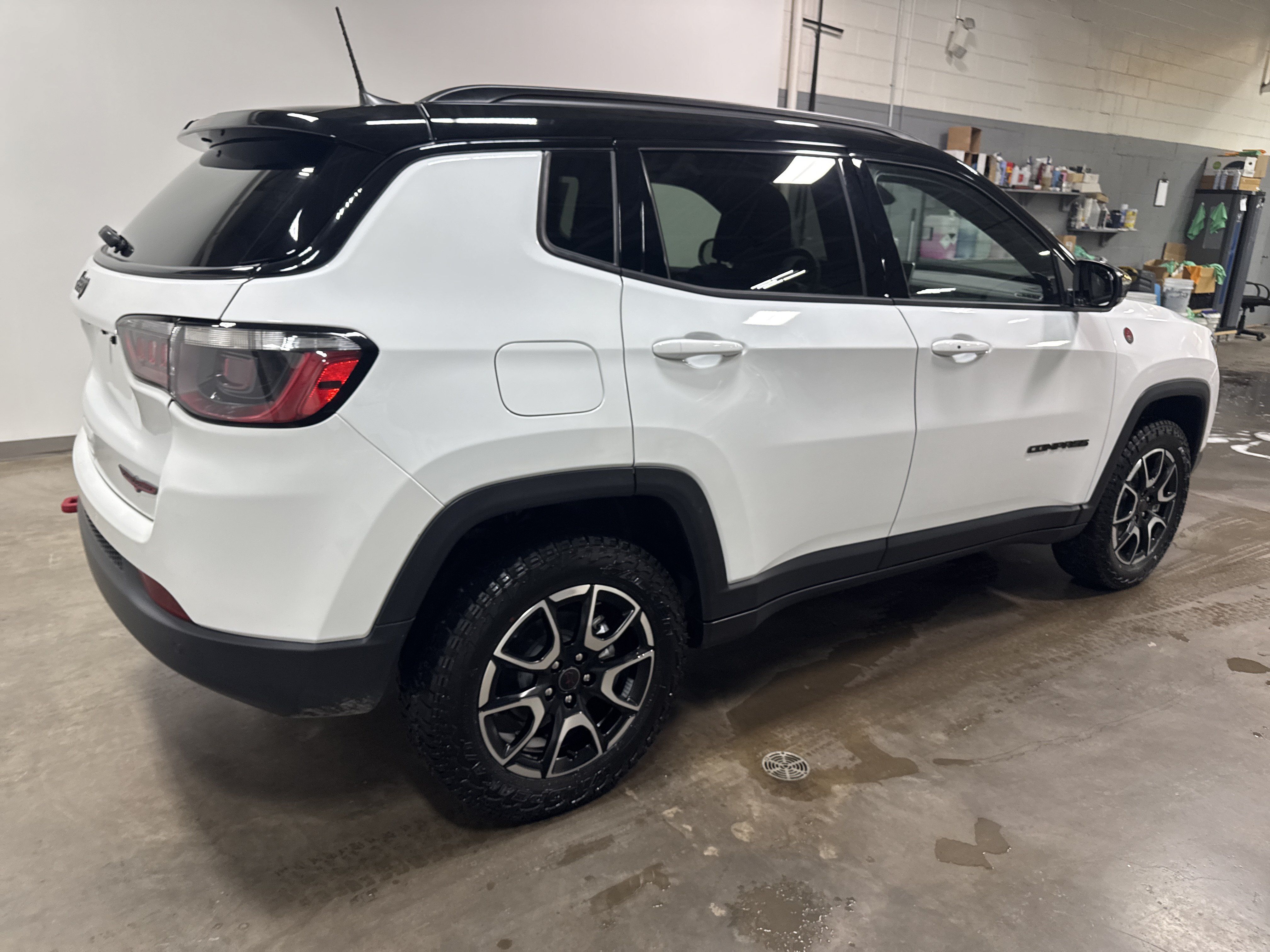 Used 2026 Jeep Compass Trailhawk AWD/4WD image 3