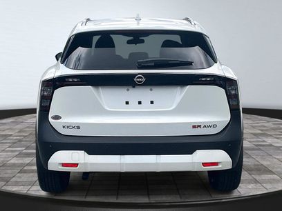 New 2025 Nissan Kicks SR