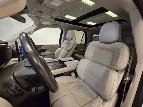 Used 2019 Lincoln Navigator Reserve AWD/4WD image 11