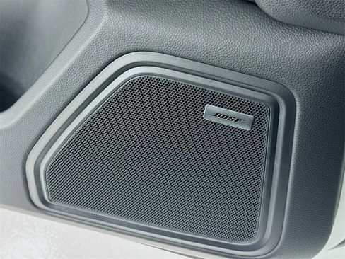 New 2025 Porsche Macan image 12