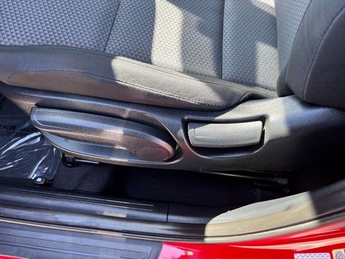 Used 2025 Kia Soul LX w/ LX Technology Package FWD image 22