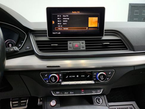 Used 2018 Audi SQ5 Premium Plus w/ Navigation Package image 22