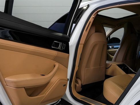 Used 2020 Porsche Panamera 4 image 49