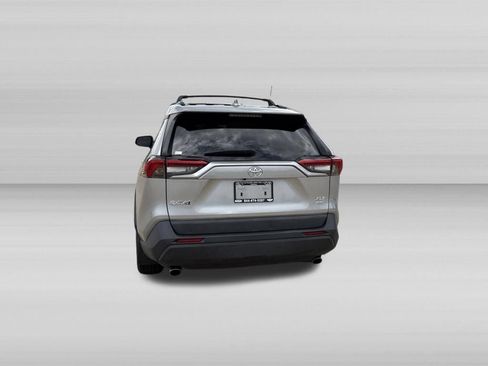 Used 2019 Toyota RAV4 XLE w/ Convenience Package AWD/4WD image 6