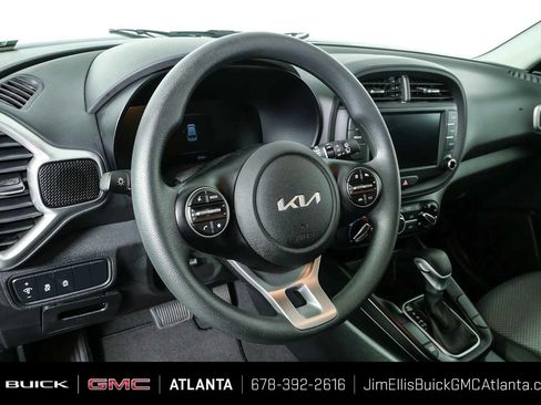 Used 2025 Kia Soul LX FWD image 4