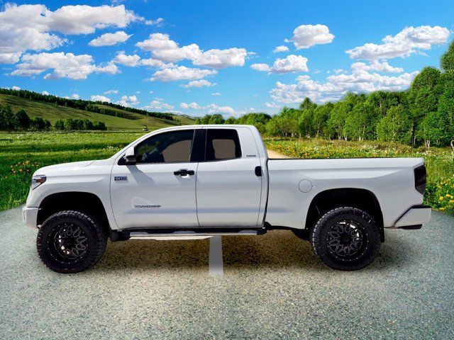 Used 2016 Toyota Tundra Limited w/ Limited Premium Package RWD image 3