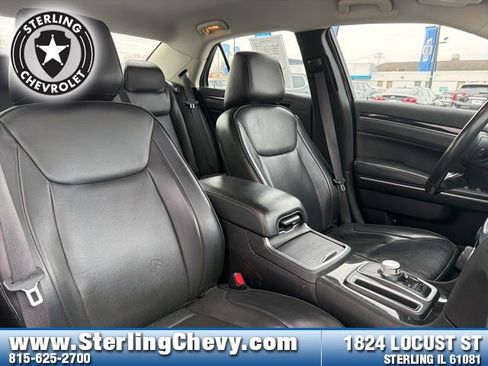 Used 2019 Chrysler 300 Limited image 13