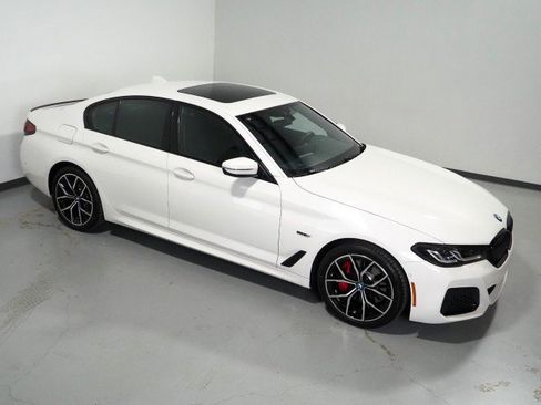 Used 2023 BMW 530e w/ M Sport Package RWD image 12