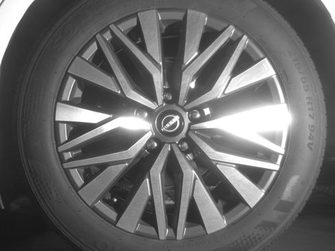 Used 2025 Nissan Altima 2.5 SV FWD image 17
