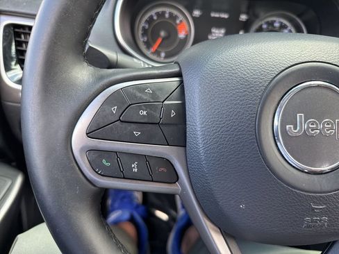 Used 2019 Jeep Cherokee Limited image 31