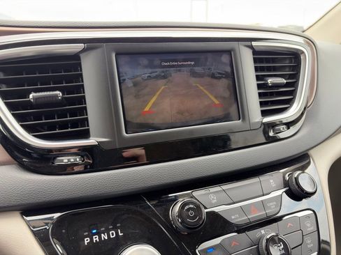 Used 2023 Chrysler Voyager LX FWD image 25