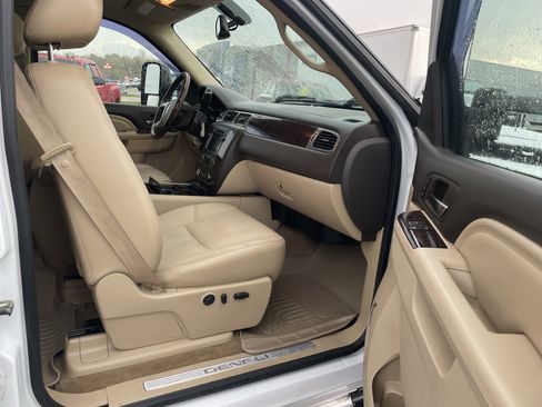 Used 2011 GMC Sierra 3500 Denali image 31