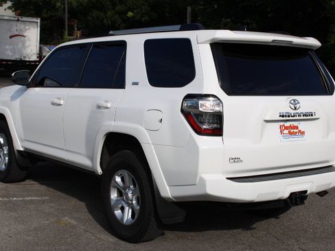 Used 2023 Toyota 4Runner SR5 AWD/4WD image 9