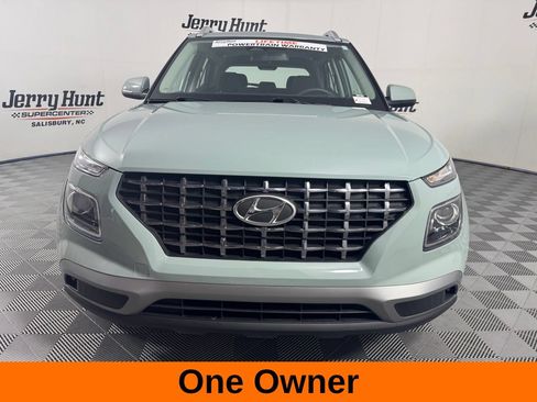 Used 2025 Hyundai Venue SEL FWD image 4