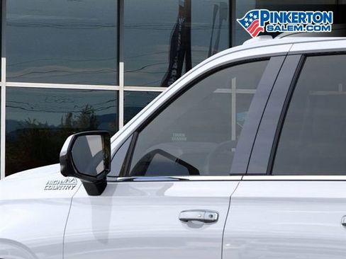 New 2026 Chevrolet Suburban High Country image 12