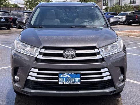 Used 2017 Toyota Highlander XLE FWD image 9