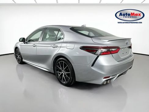 Used 2022 Toyota Camry SE FWD image 5