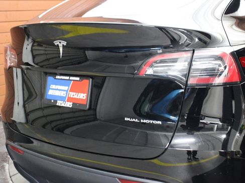 Used 2023 Tesla Model Y Long Range image 11