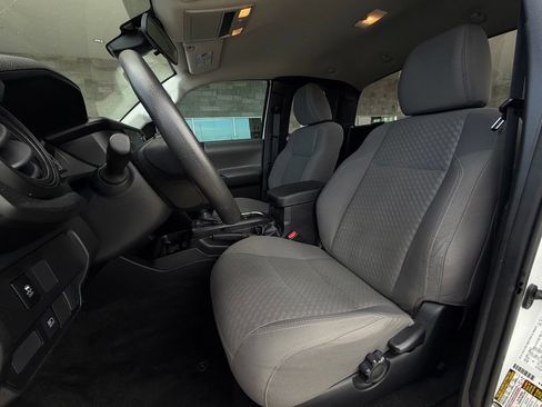 Used 2022 Toyota Tacoma SR RWD image 4