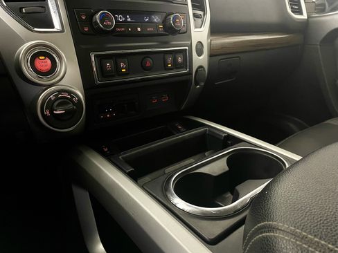 Used 2020 Nissan Titan SL w/ Moonroof Package image 21