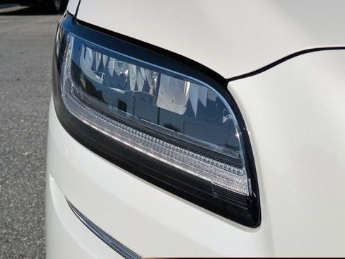 Certified 2023 Lincoln Nautilus Reserve FWD image 10