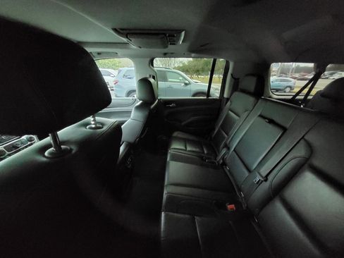 Used 2015 Chevrolet Suburban LT image 10
