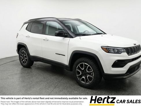 Used 2025 Jeep Compass Trailhawk image 1