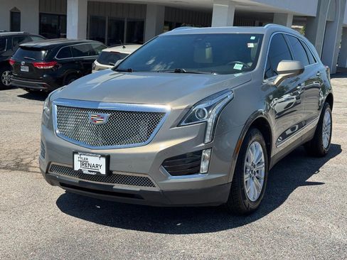 Used 2018 Cadillac XT5 Luxury w/ Driver Awareness Package FWD image 10